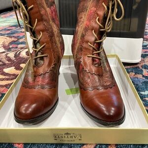 L’Artiste Brown and Red Women's Boots